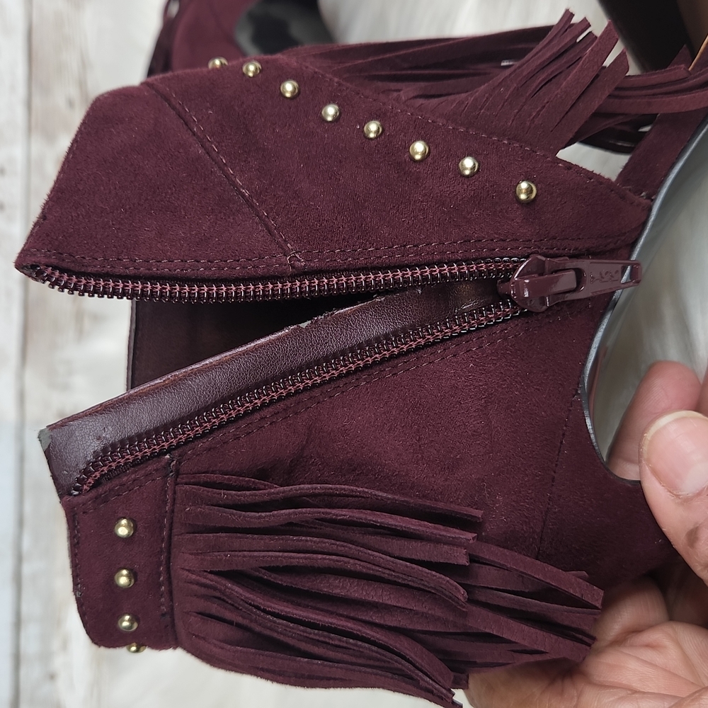 Nine West, women's Burgandy fringed suede heels, small gold hardware, Sz 6 1/2 - Picture 8 of 11
